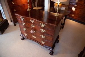 Chippendale Mahogany Serpentine Front Chest Of Drawers detail