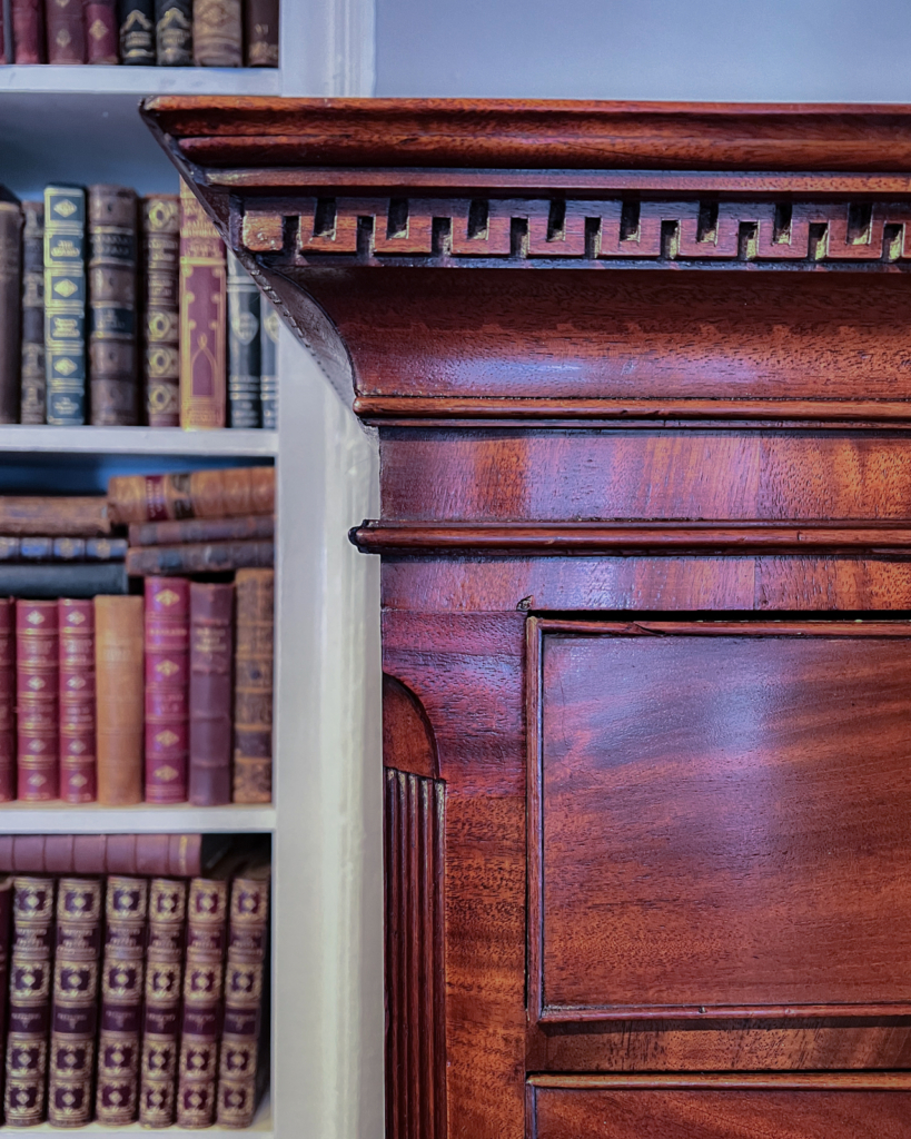 George III Mahogany Chest On Chest - detail