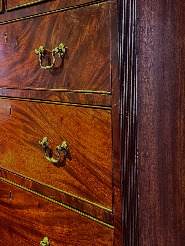 George III Mahogany Chest On Chest -  end detail