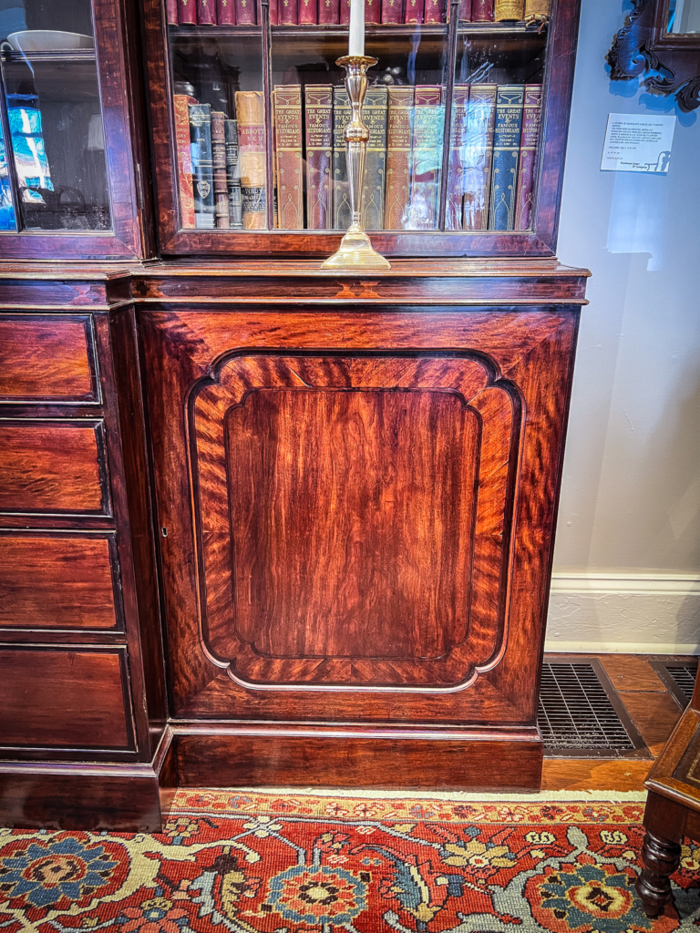 George III, Satinwood Mahogany Breakfront - detail door